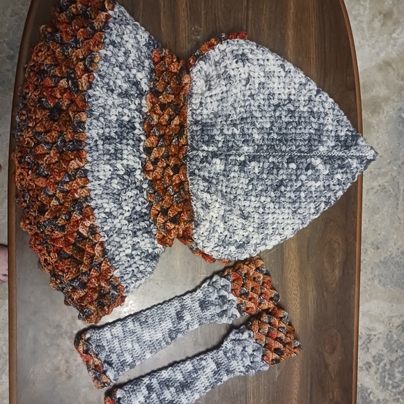 Crochet hooded cowl and arm warmers - Picture 3 of 8